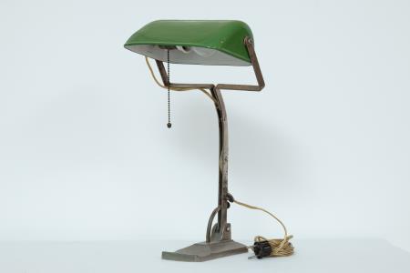 Namizna luč Frana Jakliča, 1. pol. 20. st., kovina, emajl. 